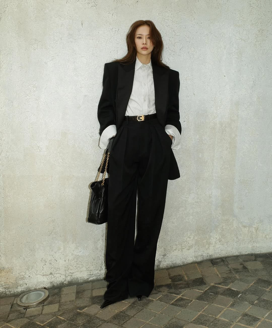 bộ suit đen quyến rũ 