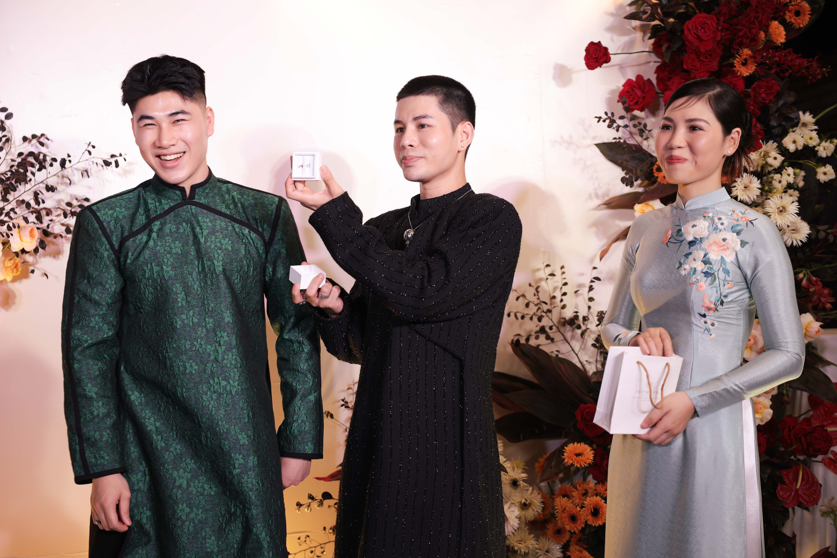 Khách Hàng Nói Gì Khi Lần Đầu Chạm Vào Ánh Sáng Của Platin?