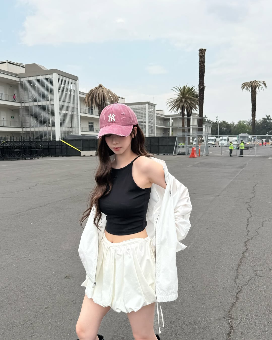 karina diện bản phối màu đen