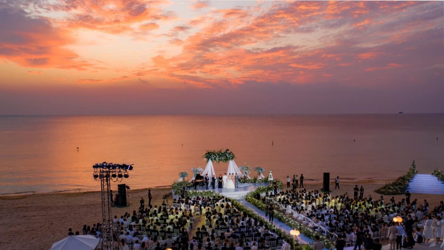 dam-cuoi-tren-bien-tai-mui-ne