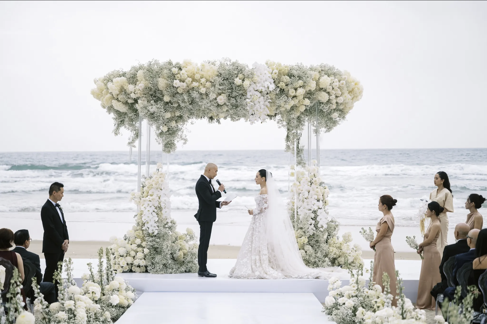 tiec-cuoi-tren-bien-Van-Don