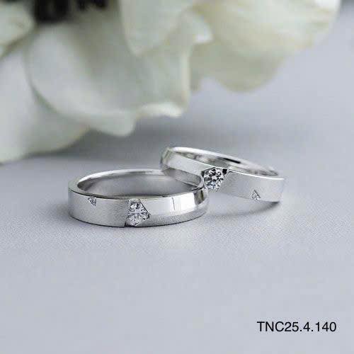 nhan-cuoi-platin-phu-hop-voi-dam-cuoi-o-bien