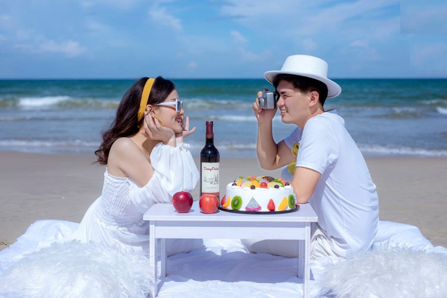 chup-anh-cuoi-concept-boho-tren-bien