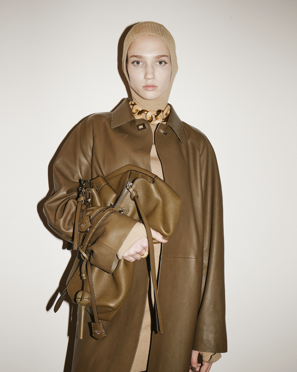 Fendi túi xách da vàng bơ