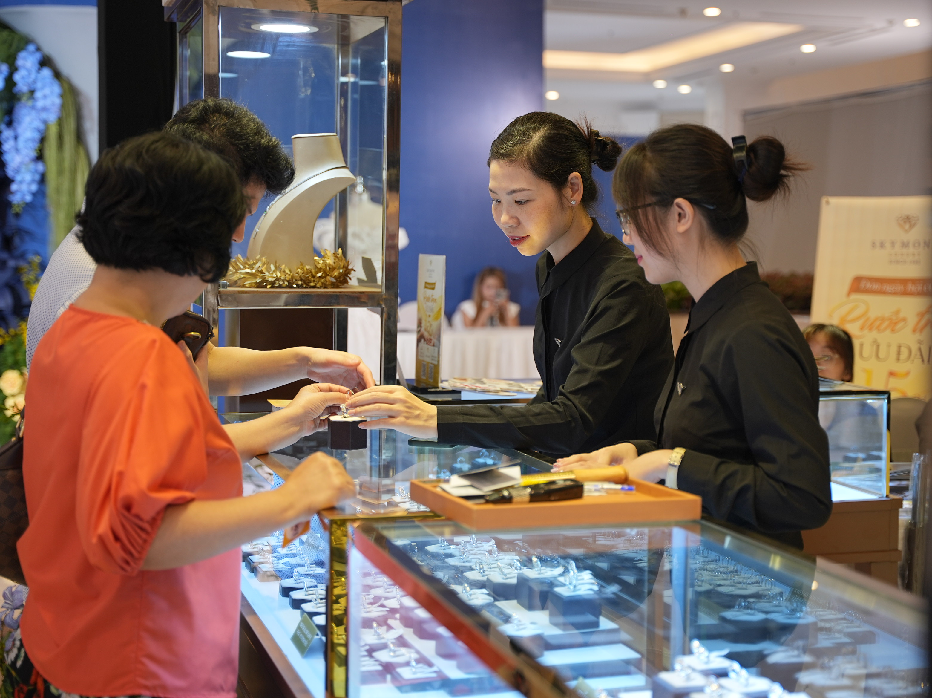 Cặp đôi trung lưu thiết kế nhẫn cưới như thế nào?