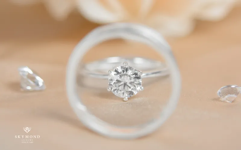 Nhẫn cưới Solitaire: Vẻ đẹp kinh điển của viên kim cương độc bản