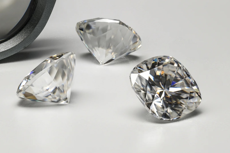 Moissanite là gì? Nên mua kim cương hay Moissanite?